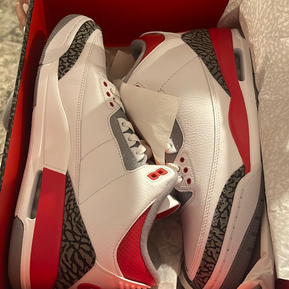 Fire reds Jordan’s size women 8.5